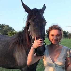 Meet your Posher, Katelyn